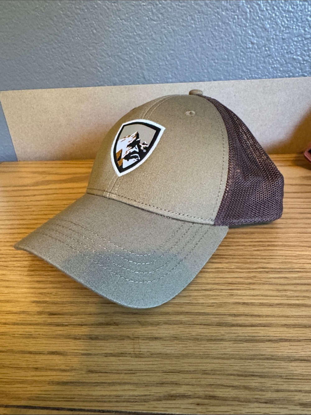 Men’s one size fits most snap back trucker hat by KUHL.